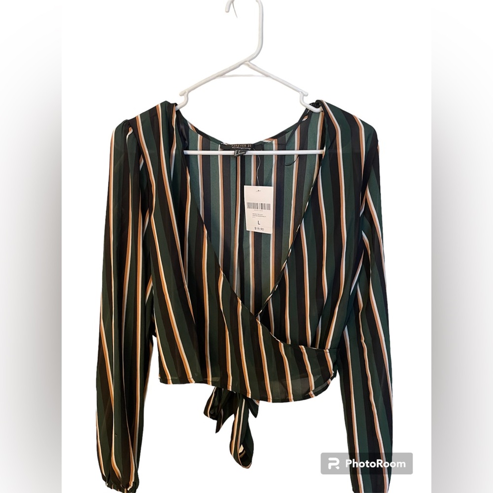 Forever 21 Large Sheer Striped Surplice Crop Top in Hunter Green/Stripes - Picture 2 of 10